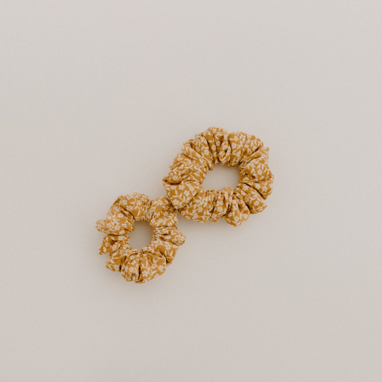 Elleashop Scrunchie - Golden Floral